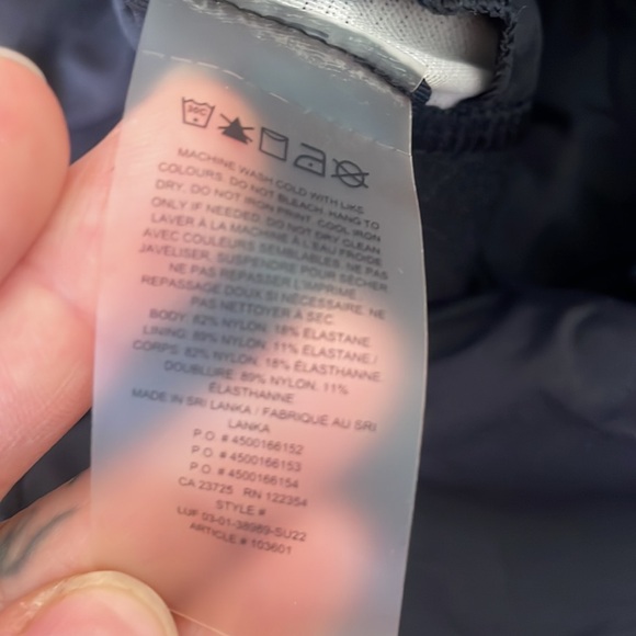 Aritzia TNA athletic crop top with bra inside. Black size xs - Picture 4 of 4